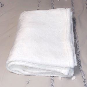 white throw blanket
